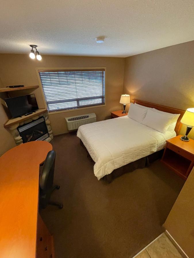 Elkwater Lake Lodge And Resort Eksteriør bilde