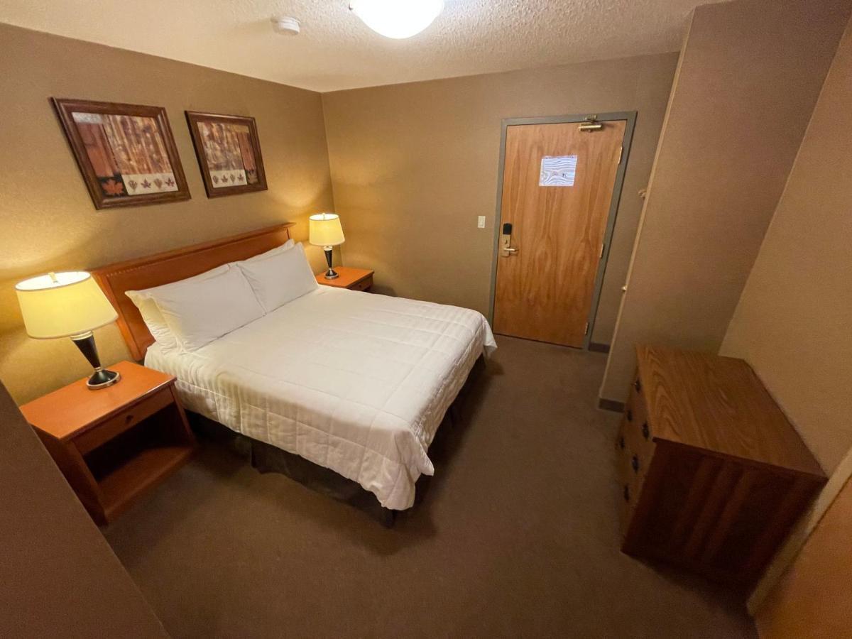 Elkwater Lake Lodge And Resort Eksteriør bilde