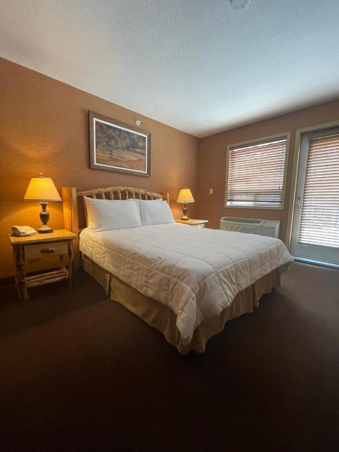 Elkwater Lake Lodge And Resort Eksteriør bilde