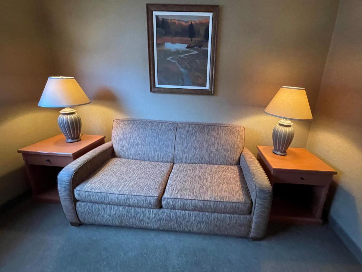 Elkwater Lake Lodge And Resort Eksteriør bilde