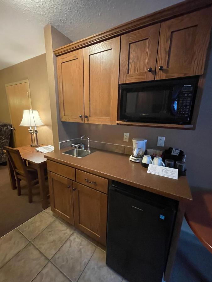 Elkwater Lake Lodge And Resort Eksteriør bilde