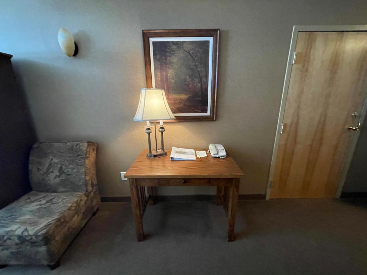 Elkwater Lake Lodge And Resort Eksteriør bilde