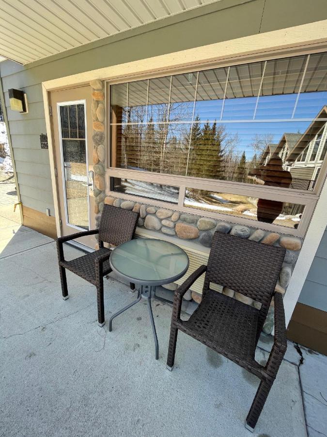 Elkwater Lake Lodge And Resort Eksteriør bilde