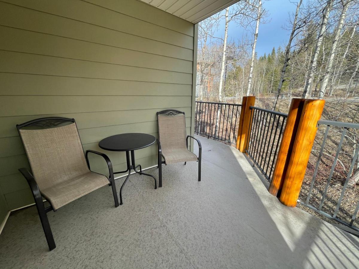 Elkwater Lake Lodge And Resort Eksteriør bilde