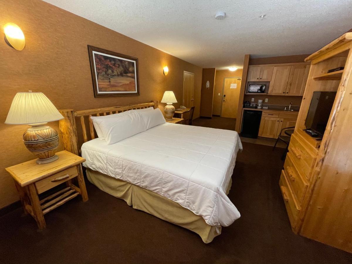 Elkwater Lake Lodge And Resort Eksteriør bilde