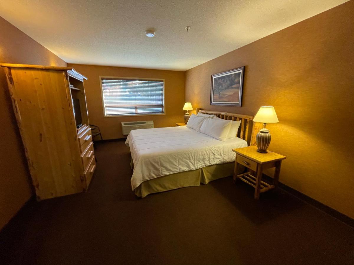 Elkwater Lake Lodge And Resort Eksteriør bilde