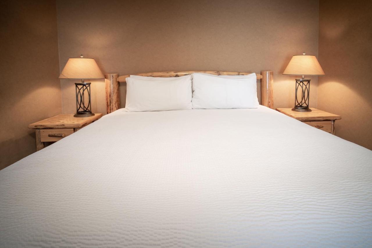 Elkwater Lake Lodge And Resort Eksteriør bilde