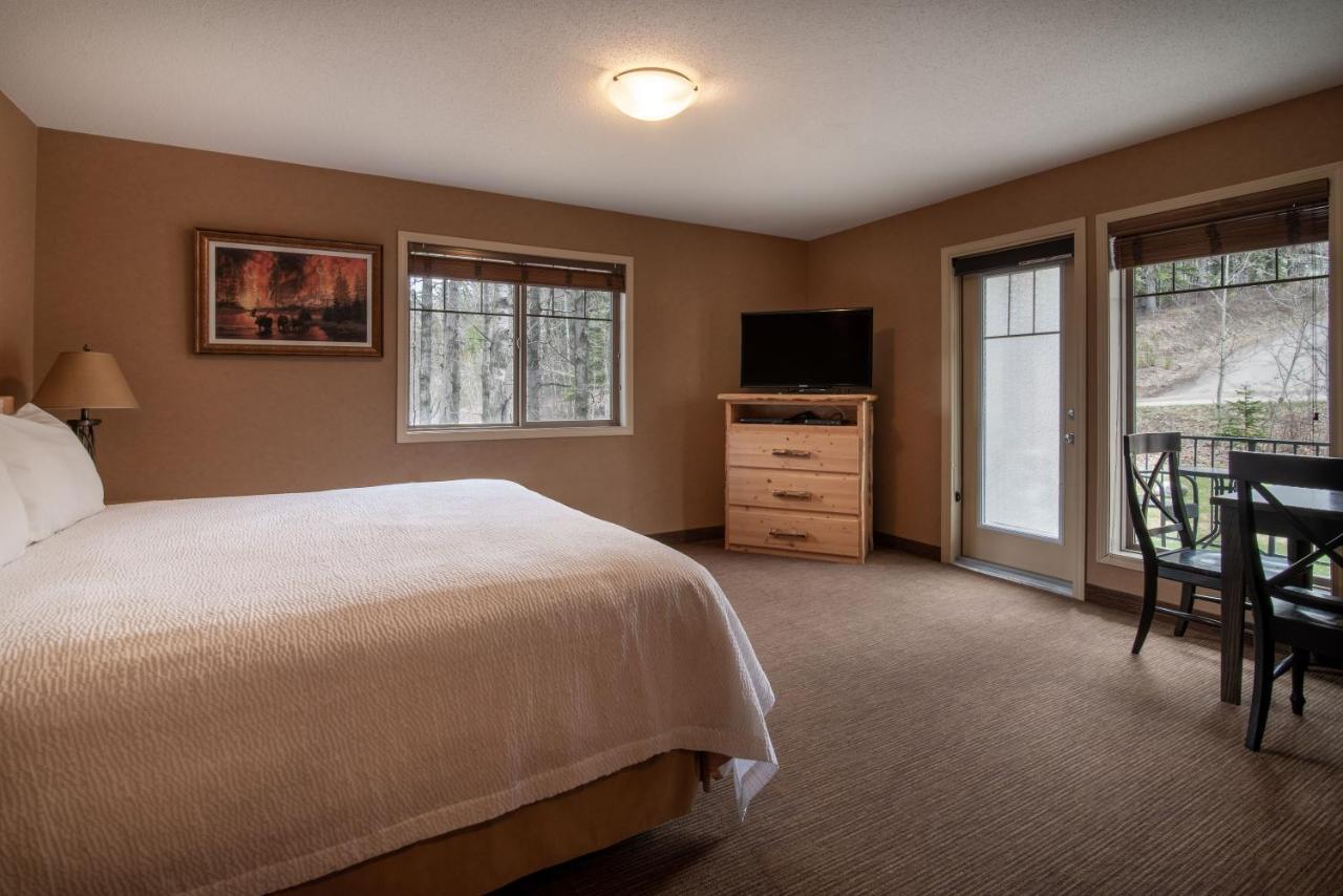 Elkwater Lake Lodge And Resort Eksteriør bilde