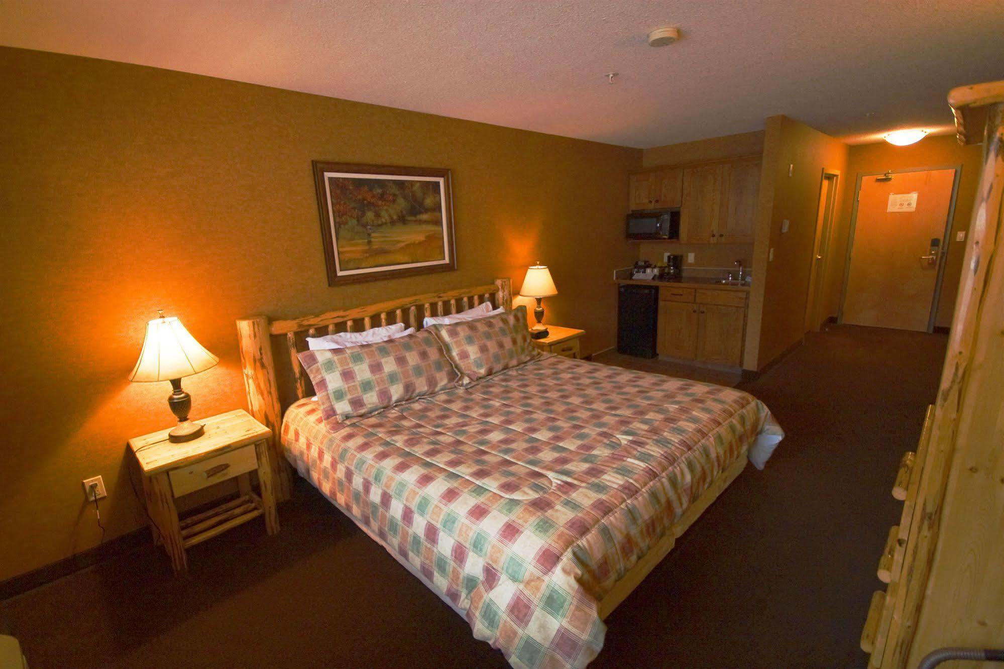 Elkwater Lake Lodge And Resort Eksteriør bilde